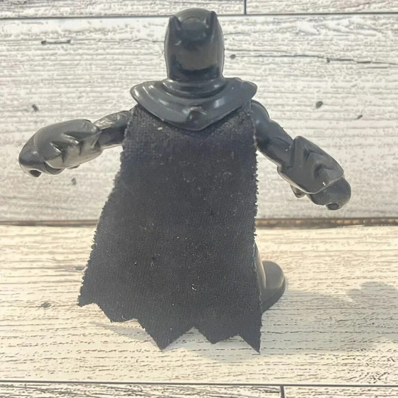 Fisher-Price Imaginext DC Super Friends Batman Yellow Belt Bat Emblem - Picture 2 of 3